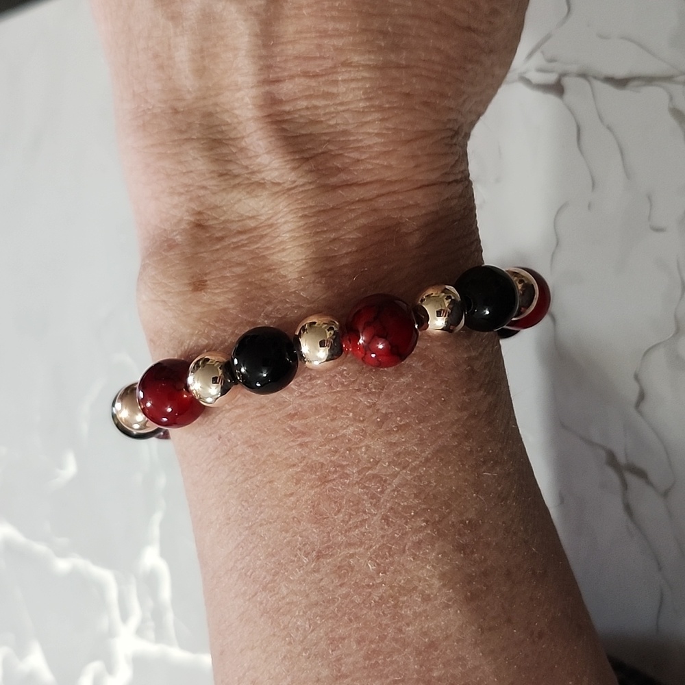Handmade Red Quartz and Black Beaded Bracelet - Picture 2 of 4